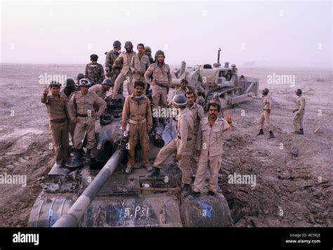 Iraqi Soldiers Hut Hi Res Stock Photography And Images Alamy