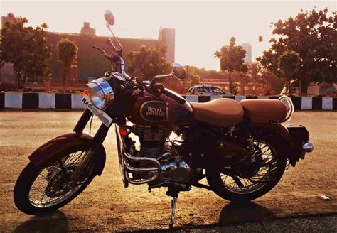 Tersedia dalam 5 pilihan warna dan 1 varian di indonesia. Royal Enfield Classic 350 Review & Price | Thats My Top 10