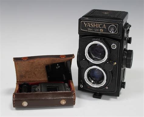 A Yashica Mat 124g Twin Lens Reflex Camera Serial Number 7123593 With