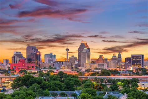 Bild bilder auf leinwand amerika vom weltall 4l xxl poster leinwandbild wandbild dekoartikel wohnzimmer marke islandburner amazon co uk kitchen home from. Moving to San Antonio? Here Are 15 Things to Know | Extra ...
