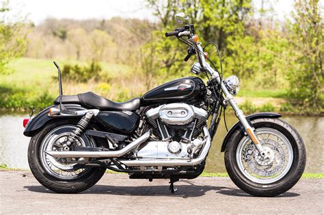 2017 Harley Davidson® Xl1200c Sportster® 1200 Custom Vivid Black