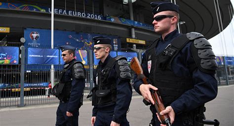 France Allows Police To Carry Guns Off Duty Amid Jihadists Threats