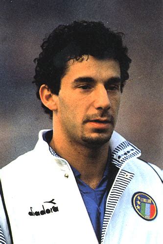 Gianluca vialli sta sempre meglio. Retired Football Player: Gianluca Vialli