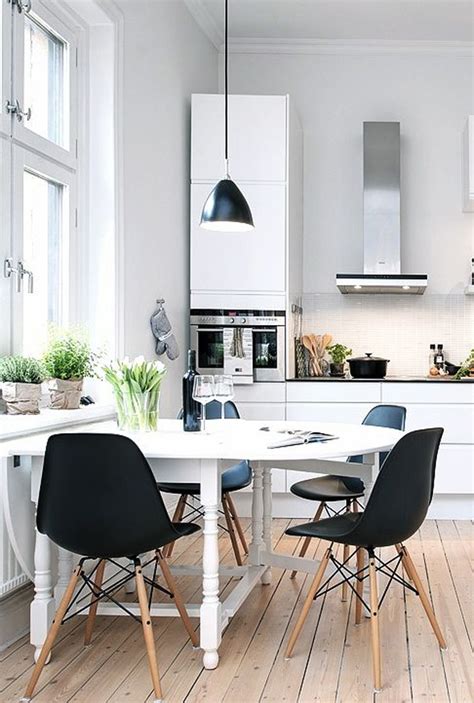 Let's see how to dress up your kitchen in nordic style with a contemporary meets vintage scandinavian kitchen with a stove, white cabinets with a black. 35 Warm And Cozy Scandinavian Kitchen Ideas | HomeMydesign