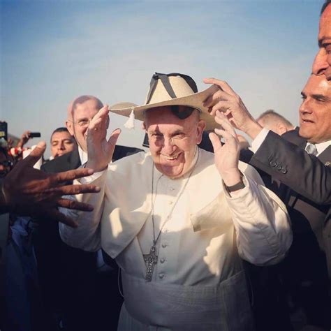 Orgullo Calentano El Papa Francisco Asi Lucio El Sombrero De Tierra