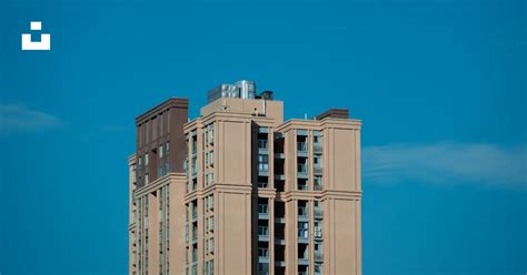 A Very Tall Building With A Sky Background Photo Free Housing Image