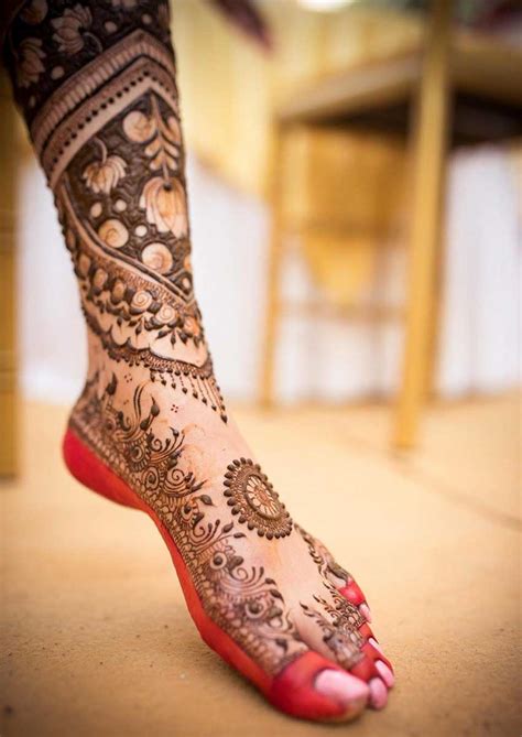 Chic And Trendy Mehndi Designs For All Millennial Brides Out