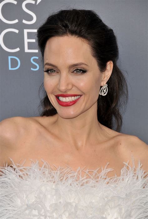 Анджелина джоли | angelina jolie. Angelina Jolie At 23rd Annual Critics' Choice Awards in ...