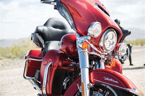 Whether you're traveling the back roads of america, stuck in a traffic jam, or just cruising the city streets, oil temperature is a constant threat to the rider and. Harley-Davidson Debuts Liquid-Cooled Engines for Tourers ...