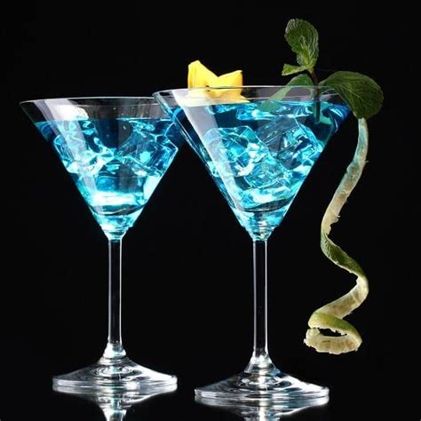 Blue Moon Martini Recipe In 2020 Blue Drinks Martini