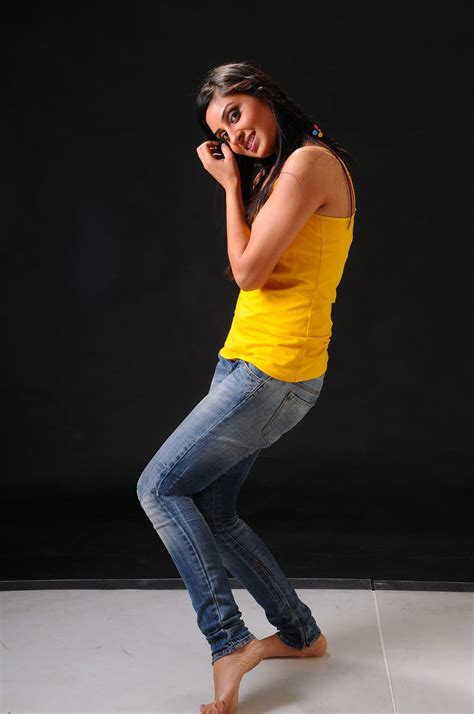 Theoxygenious Bhanu Shree Barefoot In Jeans