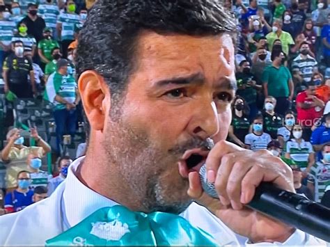 Pablo Montero Se Equivoca Entonando El Himno Nacional