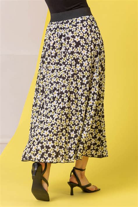 Daisy Floral Print Pleated Skirt In Black Roman Originals Uk