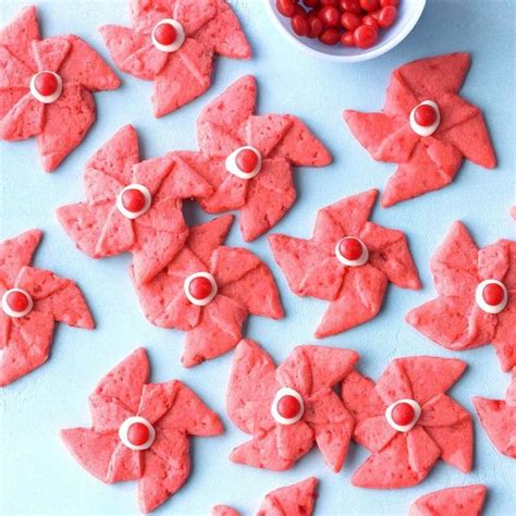 Heres The Best Christmas Cookie For Your Zodiac Sign Pinwheel
