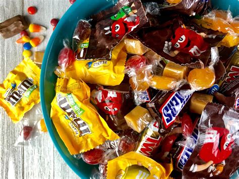 Top 4 Worst Halloween Candy for Your Teeth, According to a Dentist | 93 