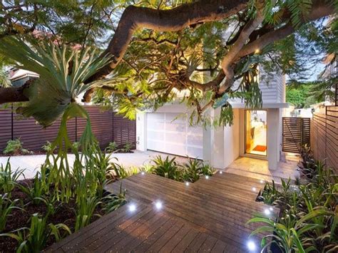 Gallery featuring 47 gorgeous perennial garden ideas for your home, showcasing the wide range of flowers of this type. Backyard deck and garden patio ideas