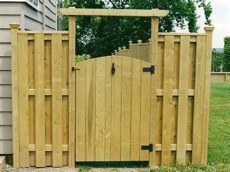 Namun, apabila anda menginginkan kesan pagar minimalis, anda dapat mengecat kayu palet. Pagar Kayu Minimalis Contry Sederhana - Desain, Gambar ...