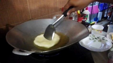 Sebenarnya proses pembuatan roti cukup mudah, hanya saja karena kurang informasi. Cara buat roti puri atau roti arab by asrul - YouTube