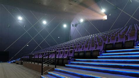 La grande brioche a la francaise. SM Cinema