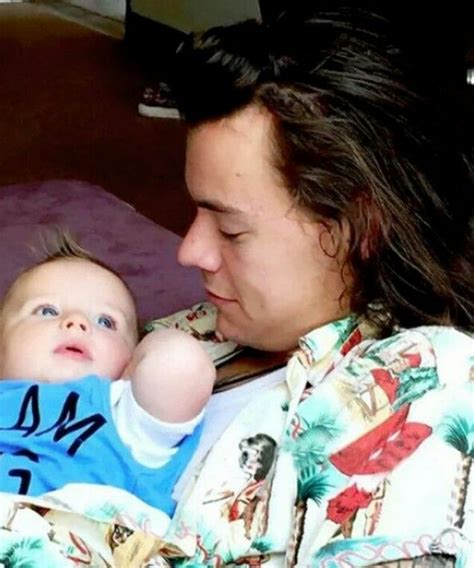 Harry styles looks like he's in the market for a bambino, because he was totally smitten with someone else's baby. 103 best images about One Direction w/ Kids & Babies on ...