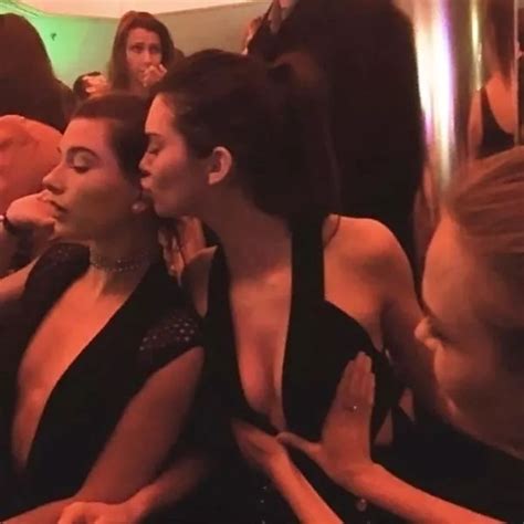 Kendall Jenner Groped By Cara Delevingne Nudes Girlsgropinggirls Nude Pics Org