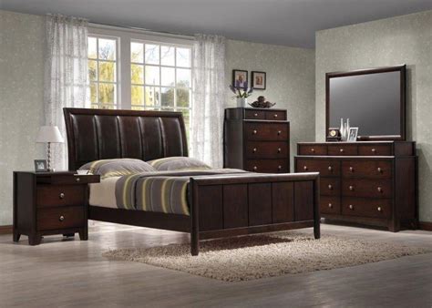 Crown Mark B6875 Rivoli Modern Walnut Finish Solid Wood Queen Bedroom