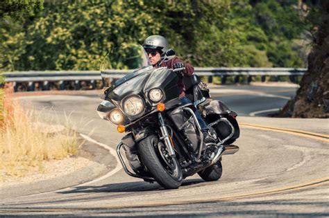 Jerez winter test arrives for krt. 2020 Kawasaki Vulcan 1700 Voyager ABS Guide • Total Motorcycle