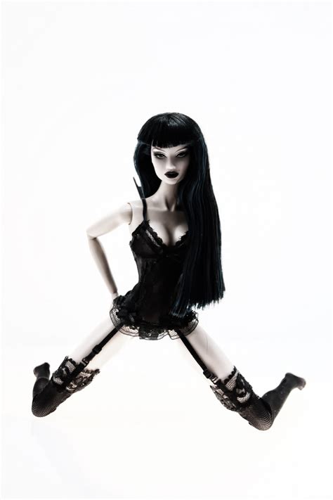 무료 이미지 여자 의류 검은 장난감 인형 작은 입상 섹시한 액션 피규어 복장 속옷 컸던 에로틱 한 유행의 어망 스타킹 1333x2000