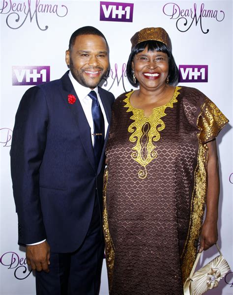 anthony anderson s mom doris bowman keeps emmy speeches on time