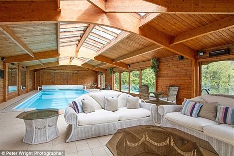 Cilla Blacks £44m Home Is Still On The Market A Year After She Died
