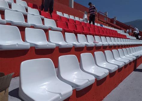 Stadion rođeni, stadion pod bijelim brijegom at) stadion pod bijelim brijegom məsafədə) və 2 (0. Velež postavlja stolice na sjevernoj tribini stadiona ...