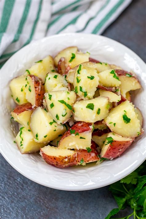 With just a bit of butter and no cream, they've got a healthy twist. Boiled Red Potatoes With Garlic And Butter : Roasted Garlic Potatoes With Butter Parmesan Best ...