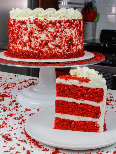 Tips For Decorating A Red Velvet Cake Like A Pro