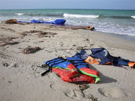 Bodies Of Some 27 Refugees Wash Ashore In Libya Red Crescent Migration News Al Jazeera