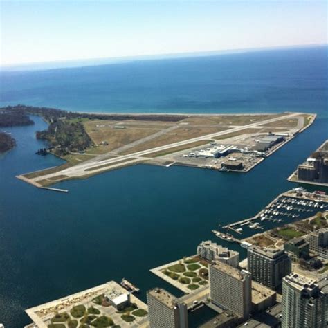 Billy Bishop Toronto City Airport Ytz Airport In Toronto