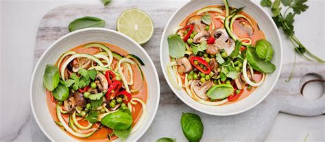I always serve this zucchini curry with rice. Red Curry Zucchini Noodles | Metabolic Meals