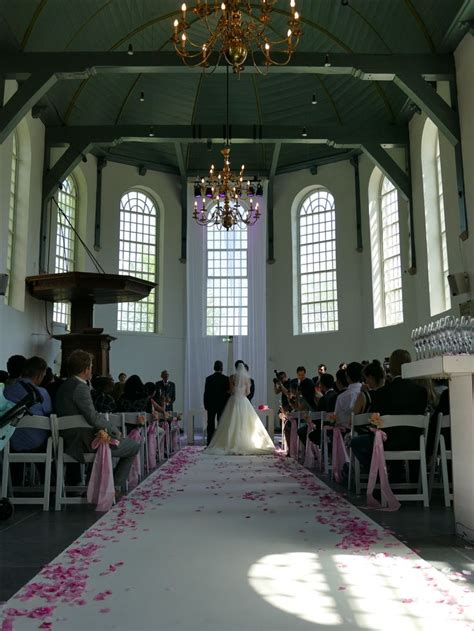 Sprookjes Bruiloft Met Roze Bloemblaadjes Het Is Prachtig In De