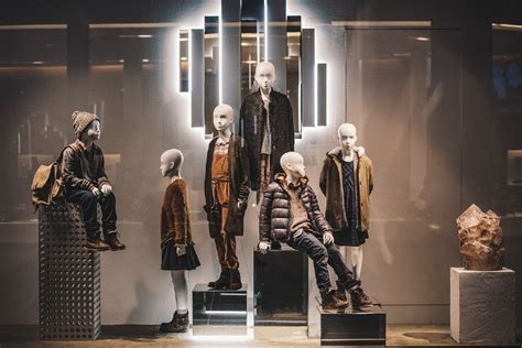 20 Tips And Ideas For Your Retail Store Window Displays