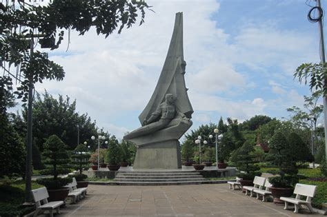 Về xs tiền giang (sxtg). Tượng đài tết Mậu thân ở Tiền Giang