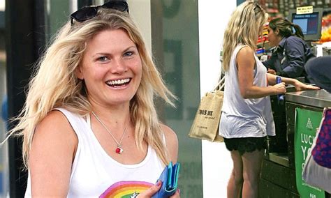 Home And Away Star Bonnie Sveen Makes A Shopping Dash Barefoot Daily