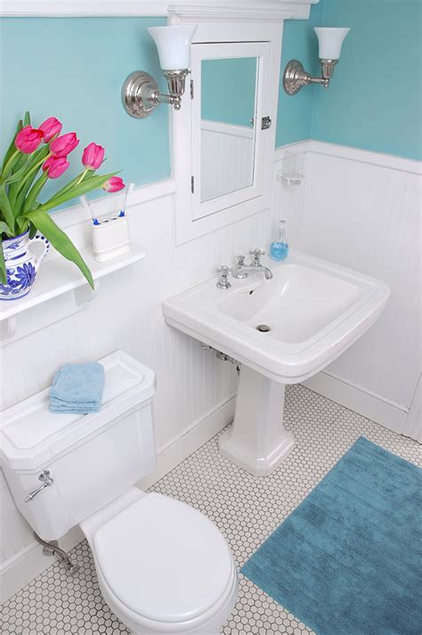 10 Ways to Make a Small Bathroom Look Bigger