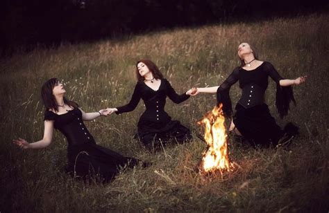 Sisters Of Fire Fantasy Witch Witch Art Witch Photos Halloween Photos Tarot Three Witches