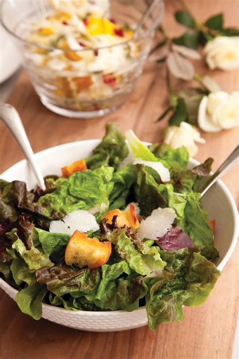 Red Oak Leaf With Garlic Croutons And Dijon Dressing — Anna Dinnerplan