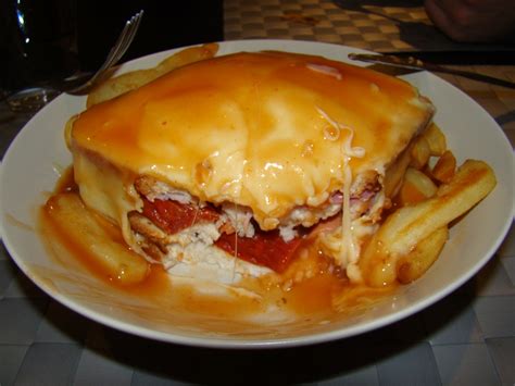 Francesinha ist der name eines portugiesischen sandwiches, das ursprünglich aus porto stammt. Sónia Meirinho: Francesinha