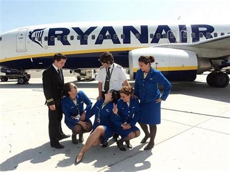 Ryanair si è caratterizzata per una rapidissima espansione, risultato della deregolamentazione dell'industria aerea europea nel 1997. Modello Ryanair in crisi. Il neoliberismo battuto sui ...