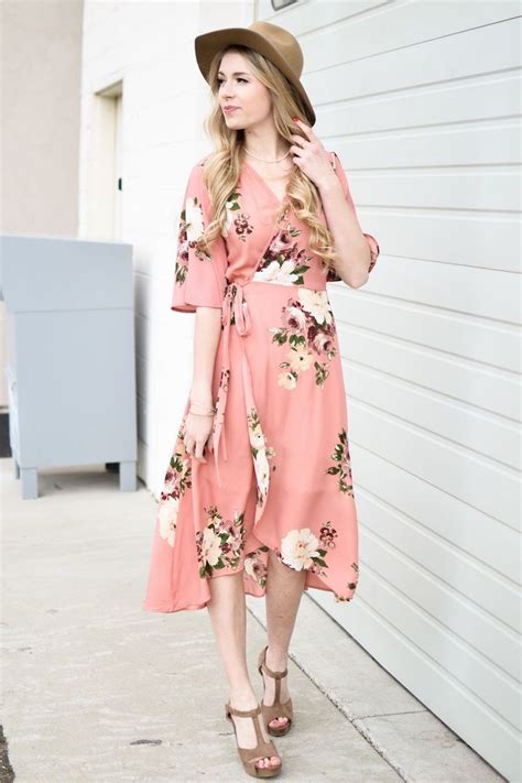 Le temps est venu de partir en quête de jolies tenues pour être sur son 31 à chaque occasion ! Tenue Mariage Champetre Chic Femme