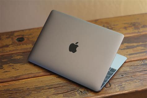 Review The New 12 Inch Macbook Is A Laptop Without An Ecosystem Macworld