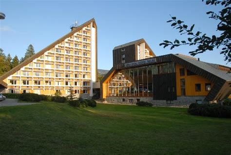 Hotel harrachov inn má výjimečnou polohu přímo v centru harrachova, mezi skokanskými můstky hotel disponuje 30 pokoji (10 dvoulůžkovými, 10 třílůžkovými, 7 čtyřlůžkovými, 3 rodinnými pokoji). Orea Resort Sklar