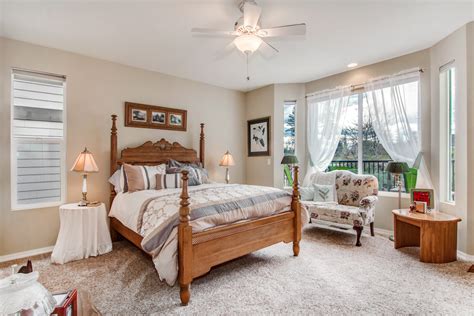 Bedroom floor plan with roomsketcher, it's easy to create a beautiful bedroom floor plan. Comfortable Master Bedroom With Beautiful Golf Course View ...