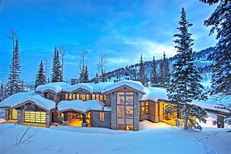 9 Winter Wonderland Homes To Get You In The Holiday Spirit